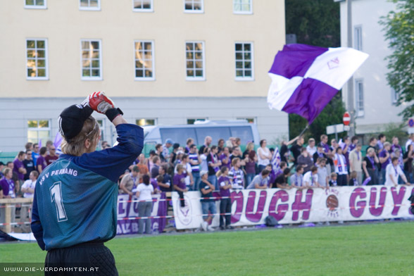 Endstand 6:0 - der Perwanger Goalie sehnt den Schlußpfiff herbei