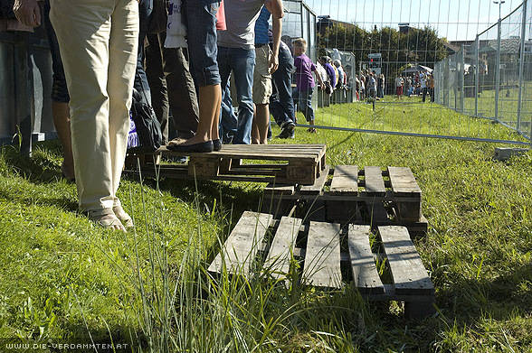 Die Obertrumer �berraschen mit einer eigens errichteten Behelfstrib�ne