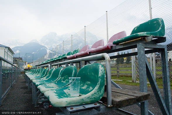 Heimtrib�ne