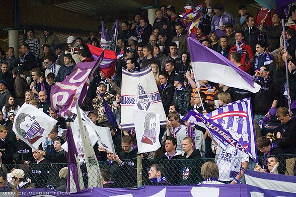 Trotz 18:00 Termin und Regenwetter: 900 Besucher am Platz