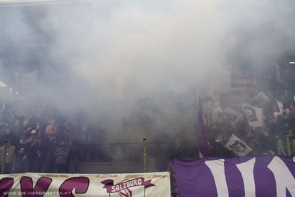 Auf den R�ngen gibt es Pyro