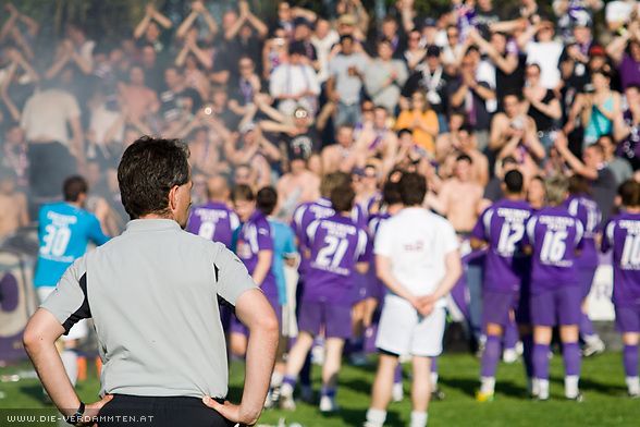 ... schickt die Mannschaft zum Fanblock, um sich zu entschuldigen