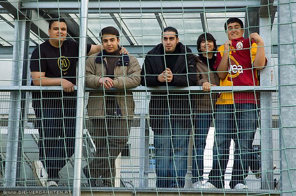 ... wodurch auch Anh�nger von anderen Mannschaften zu Beobachtern werden