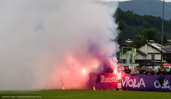 Pyro-Intro am Beginn der 2. Halbzeit