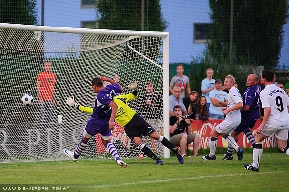... findet in Henry Diaz den Abnehmer zum 2:1