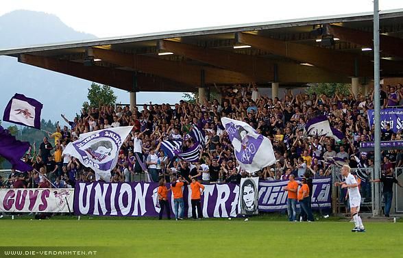 Fanblock beim Torjubel