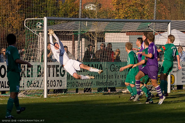 33. Minute: Mersudin Jukic erzielt das 1:0 durch einen direkt verwandelten Freisto�