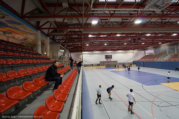 K�nnte man an einem sch�neren Ort als der Sporthalle sein? Nein!