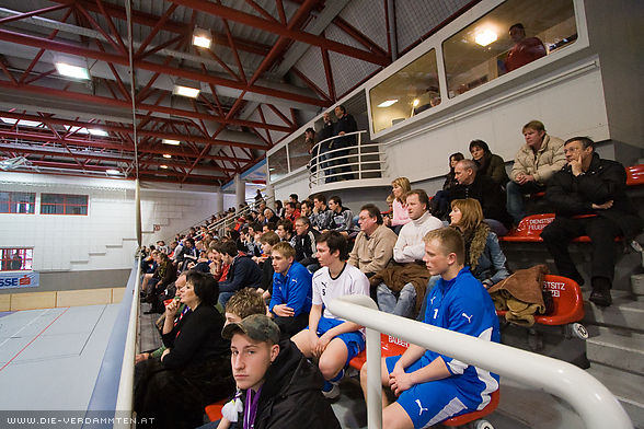Sch�n langsam f�llt sich die Halle