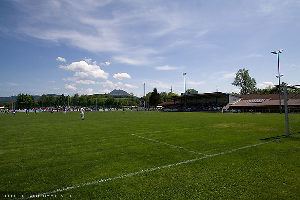Ein sch�ner Maitag bietet die perfekte B�hne f�r das heutige Spiel