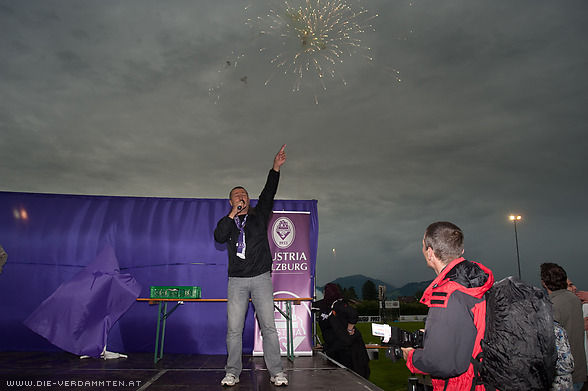Josh Oppacher er�ffnet den offiziellen Teil mit Go go goal