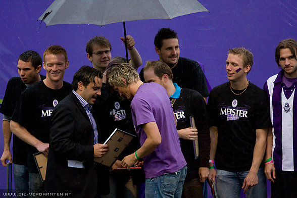 Matthias Csenki, Peter Weiss, Martin Ebner, Wolfgang W�rnstl, Michael Geier, Oliver Trappl, Michael Rehrl und Mario Lenz werden verabschiedet
