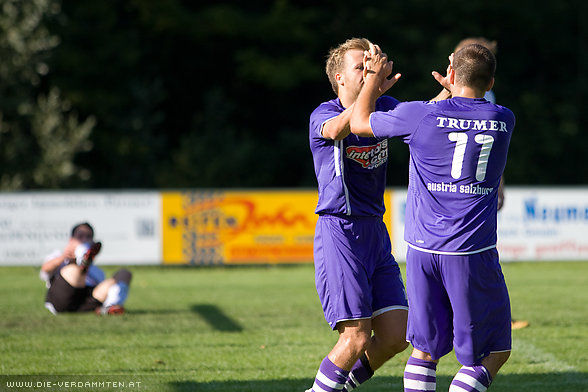 Toni Feldinger und Stefan Leitner beim Torjubel