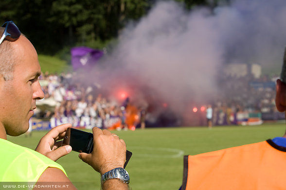 ... im Austria-Fanblock eher hei� zu.