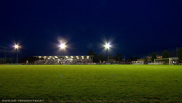 Sportanlage im Flutlicht