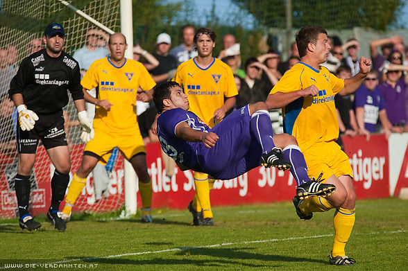 Akrobatischer Zarko Cavic