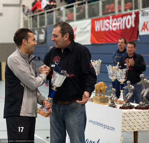 Ivan Pecaranin bei der Pokal�bergabe