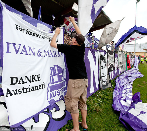 Vor dem Spiel werden einige Spieler verabschiedet