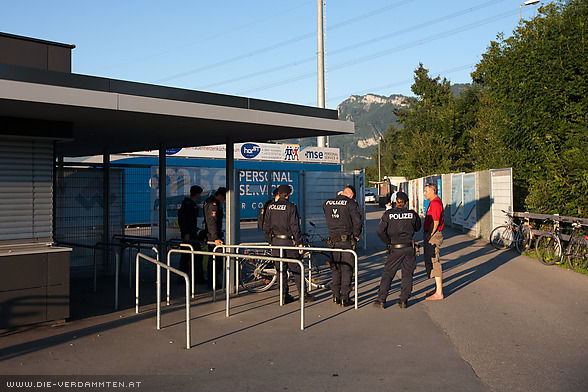 Die Polizei k�mmert sich darum, dass alle sicher nach Hause kommen