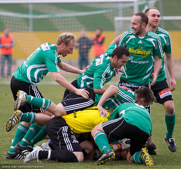 In der Nachspielzeit erzielt Lelic das entscheidende 2:0 f�r St. Johann