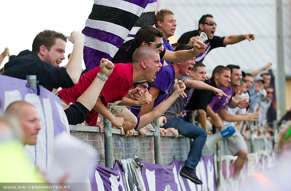 Torjubel im Fanblock