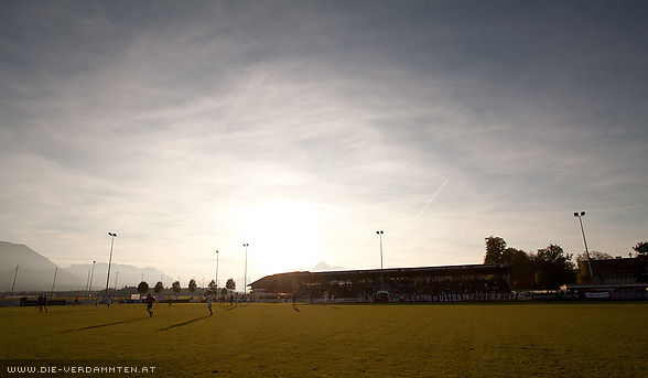 Tiefstehende Herbstsonne �ber dem Austria-Platz