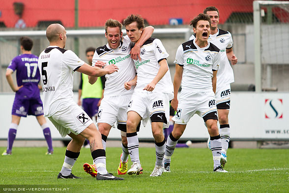 In der 75. Minute trifft Simon Zangerl zum 1:0 f�r den Tabellenf�hrer