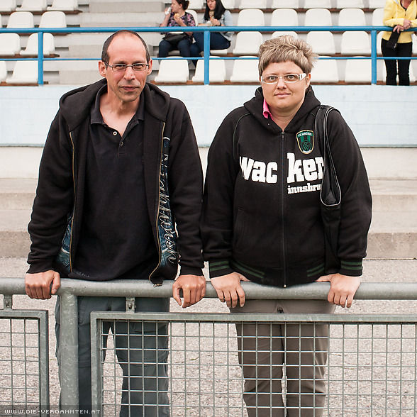 Fans anderer Mannschaften befinden sich ebenfalls am Platz
