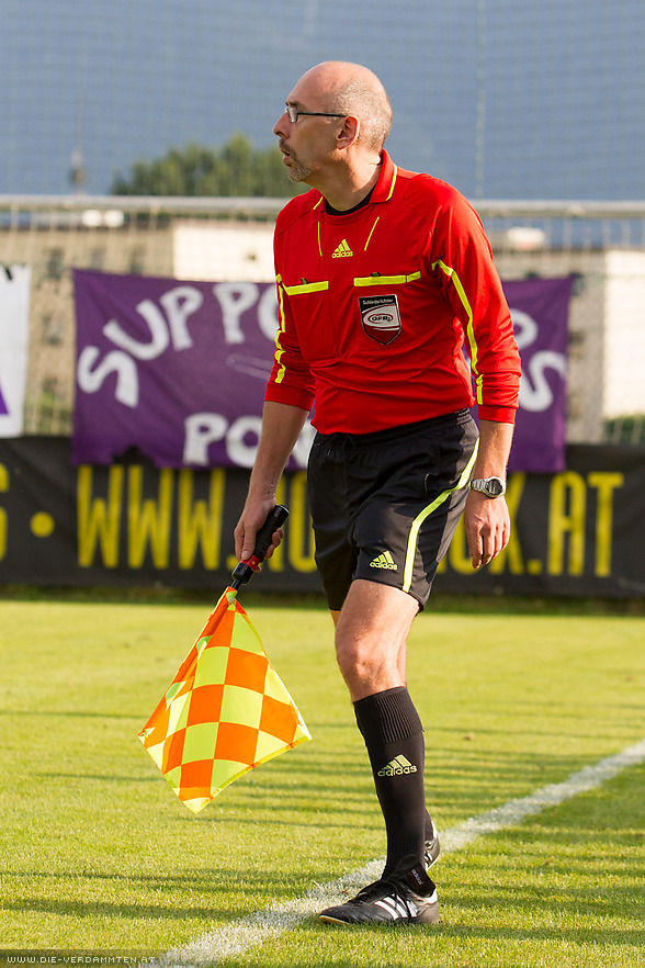 Schiedsrichter-Assistent Martin B�r