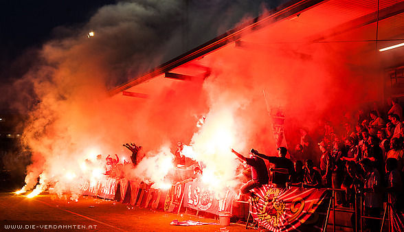 (Traditionelles) Pyro-Intro vor Beginn der zweiten Halbzeit