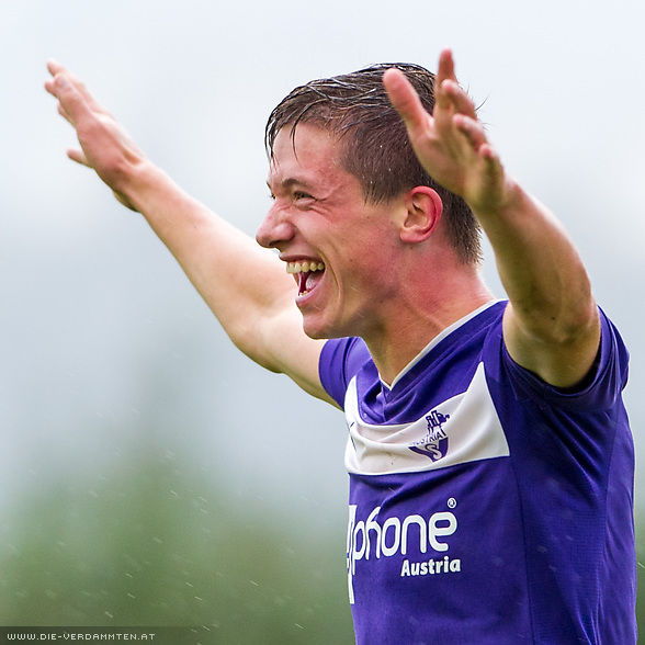 Matthias �ttl trifft 5 Minuten sp�ter zum 2:0