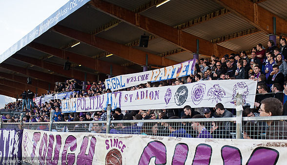 Spruchband zur Beginn der zweiten Halbzeit