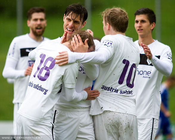 Michael Perlak trifft bereits in der 1. Minute zum 1:0