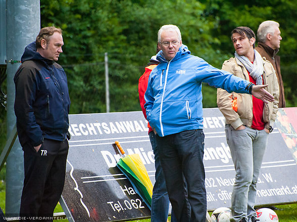 Trainer Hans Hajek mit Neumarkts Obmann Ewald Berendt