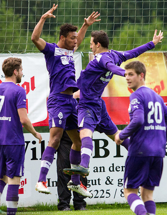 Torjubel mit Assistgeber Nico Mayer