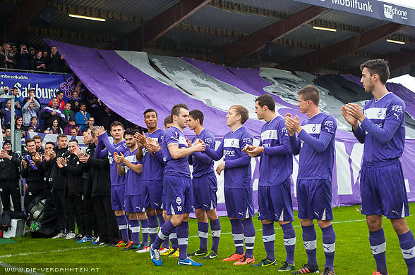 Saisonabschluss in Maxglan: Ehrenspalier f�r Florian Hirsch