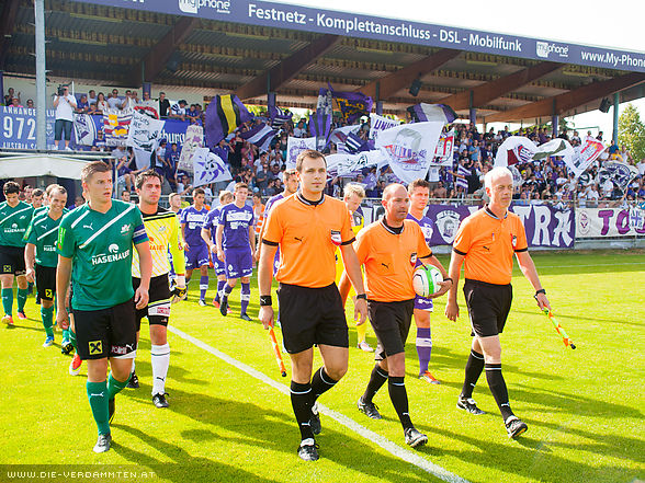 Mannschaften vor dem Spiel