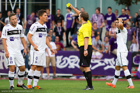 Gelbe Karte f�r Marko Vujic