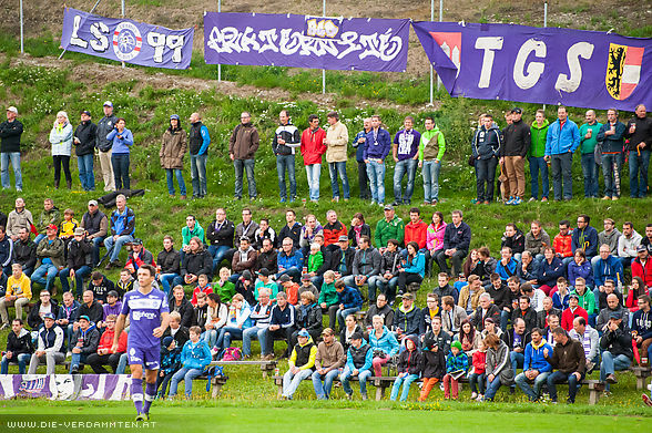 Insgesamt 1.350 Zuseher befinden sich am Platz