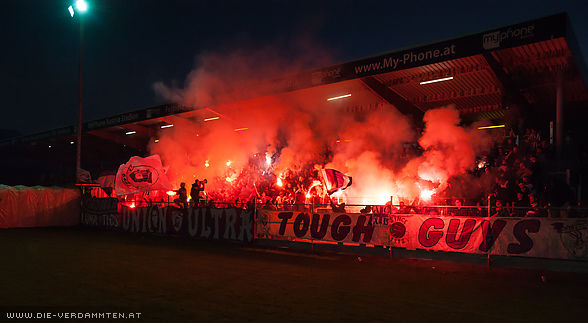Pyrointro zu Beginn der zweiten Halbzeit