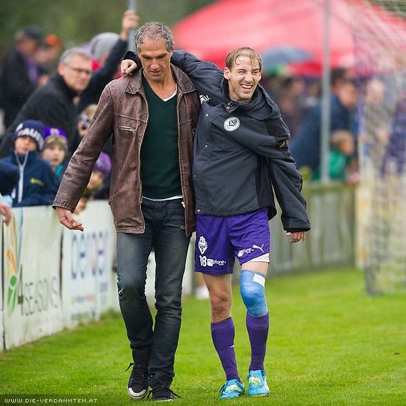 Michael Perlak muss verletzt ausgewechselt werden