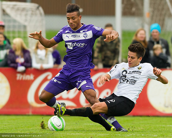 Elfmeterreifes Foul an Karim Onisiwo