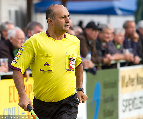 Schiedsrichter-Assistent Okay �z�yer