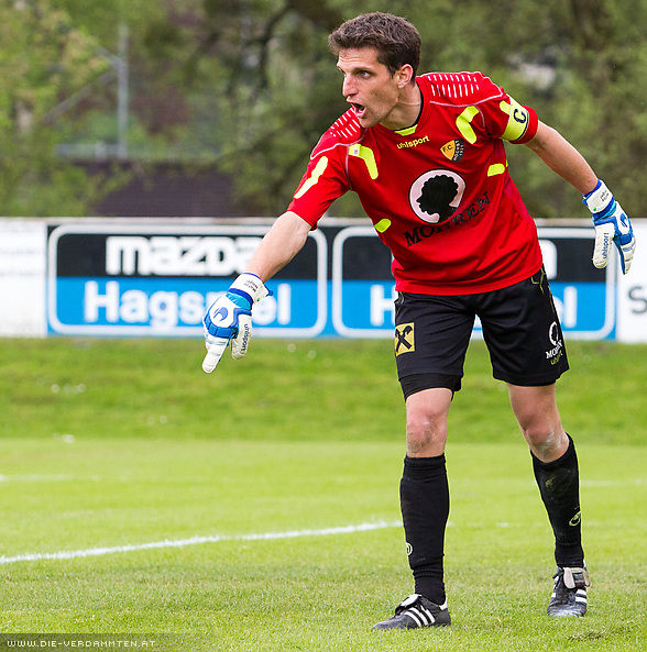 F�r H�chst-Goalie Mathias Nagel verl�uft auch die zweite Halbzeit nicht besser